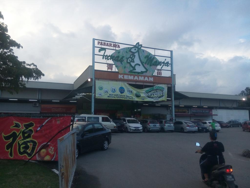 Kemaman Lodge & Cafe Chukai エクステリア 写真
