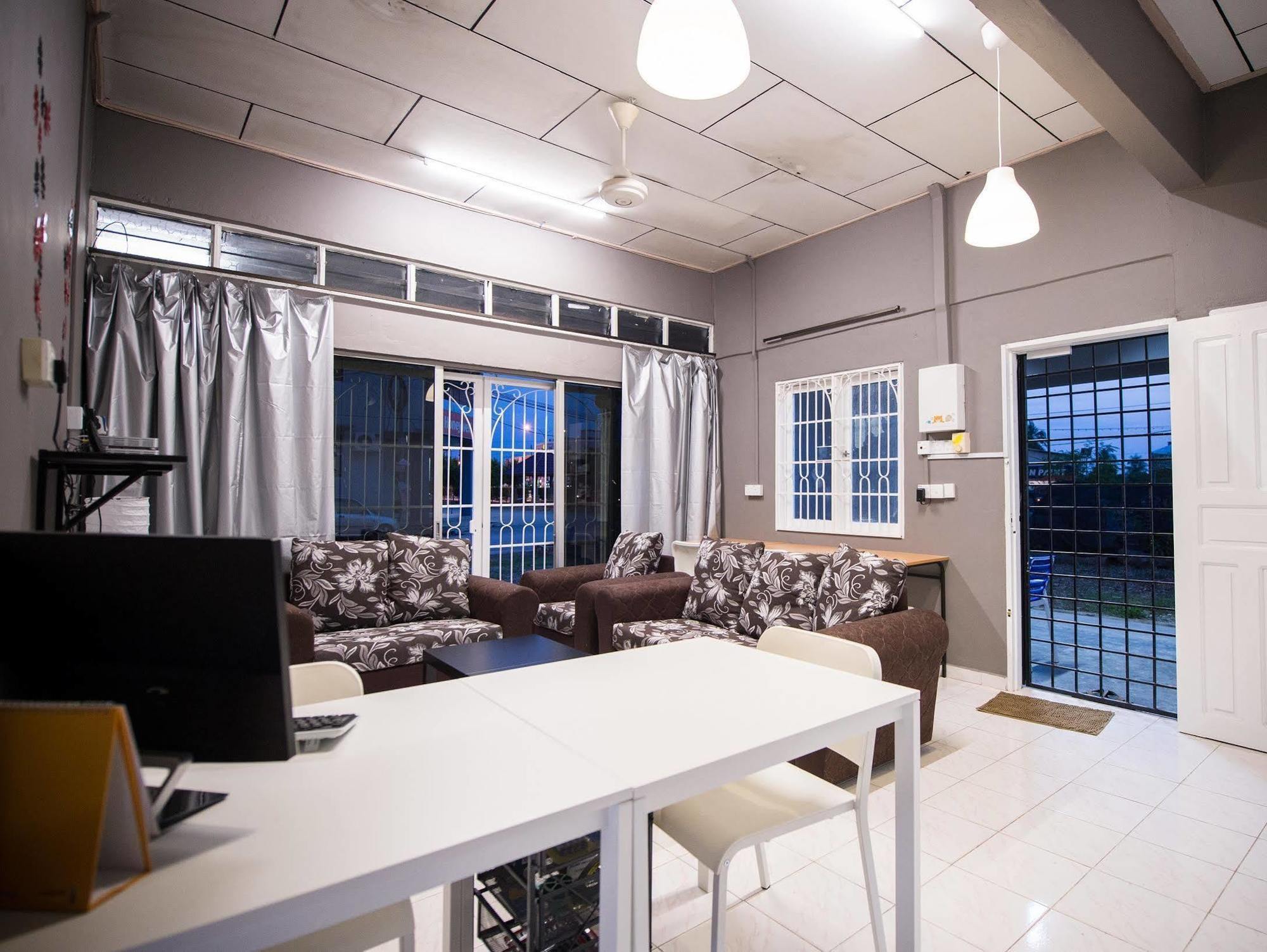 Kemaman Lodge & Cafe Chukai エクステリア 写真