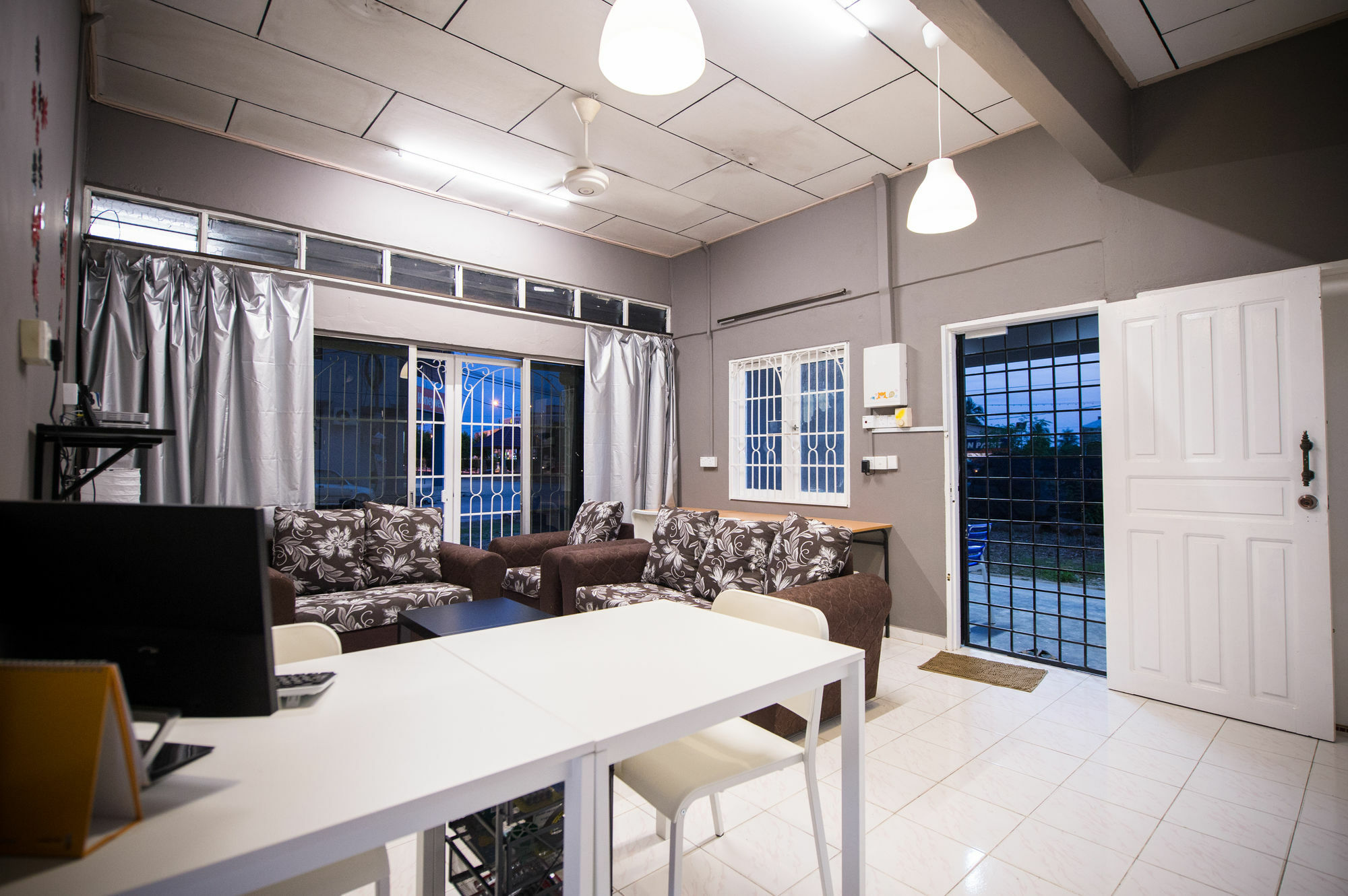 Kemaman Lodge & Cafe Chukai エクステリア 写真
